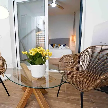 Lejlighed Chic Avec Terrasse, Lumineux Et Calme 2 *