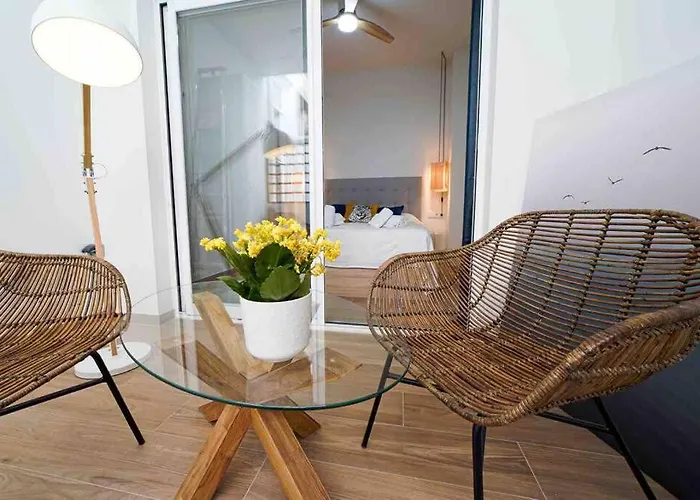 Lejlighed Chic Avec Terrasse, Lumineux Et Calme 2 *