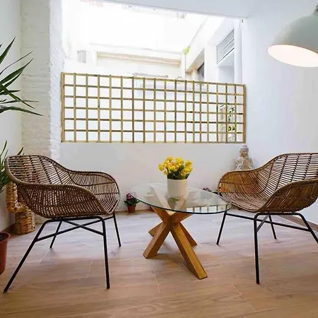 Апартаменты Chic Avec Terrasse, Lumineux Et Calme 2 Валенсия
